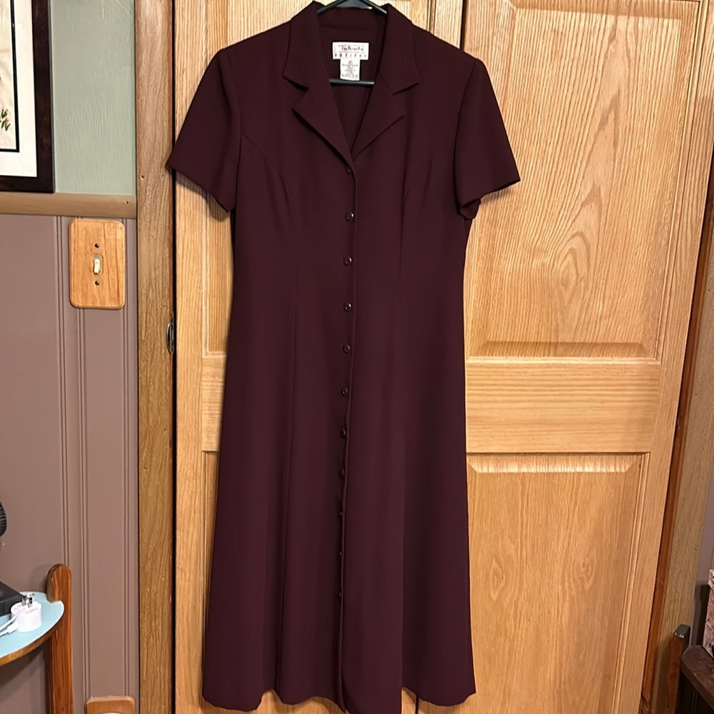 Elegant Burgundy Midi Dress
